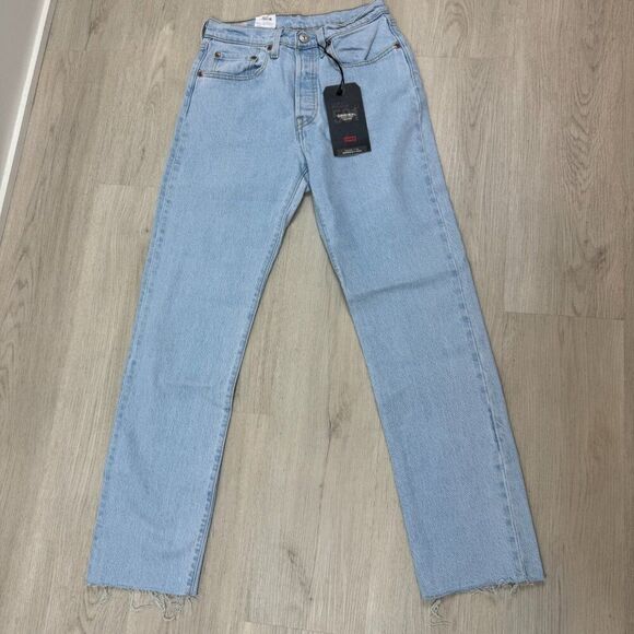 Levis 501 Original Cropped Straight Fit Jeans Womens 26x26 Medium Wash 362000180 - Picture 2 of 5